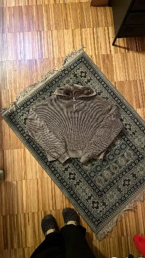 photo labelled knitted sweater, misread as skirt