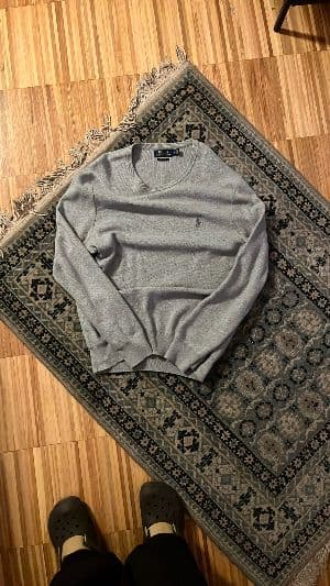 photo labelled knitted sweater, misread as sweatshirt